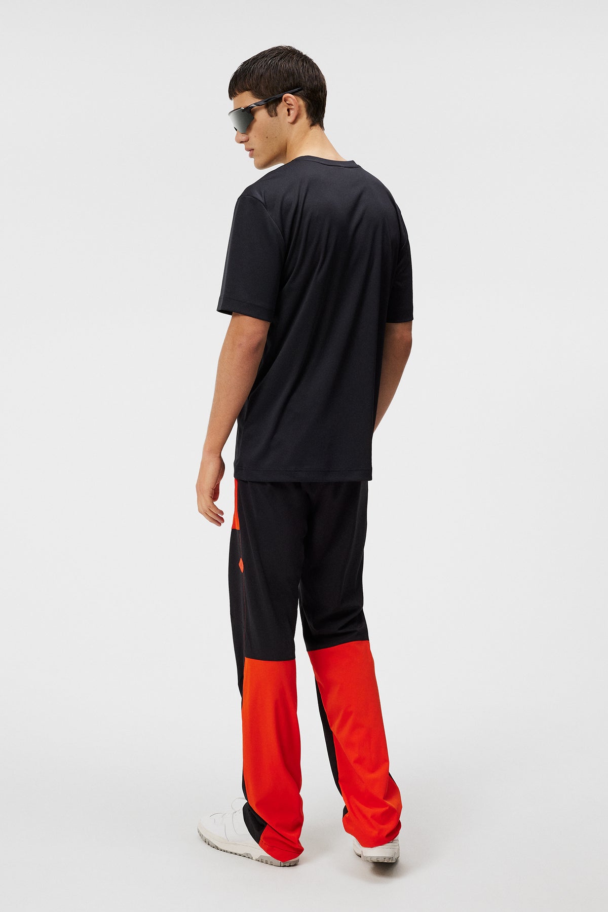 Andreas T-shirt in Black by J.Lindeberg