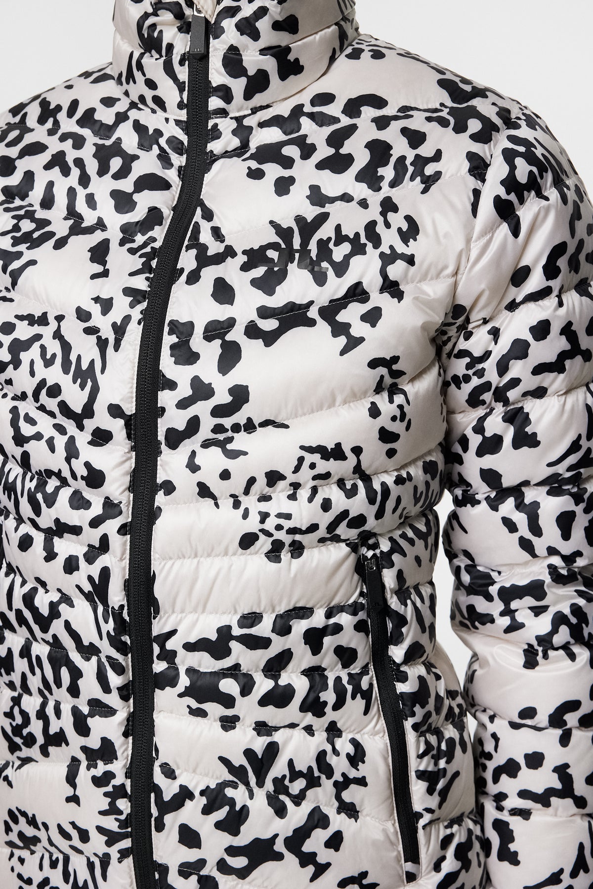 Lara Light Down Jacket Print in Snake Rock Moonbeam M by J.Lindeberg