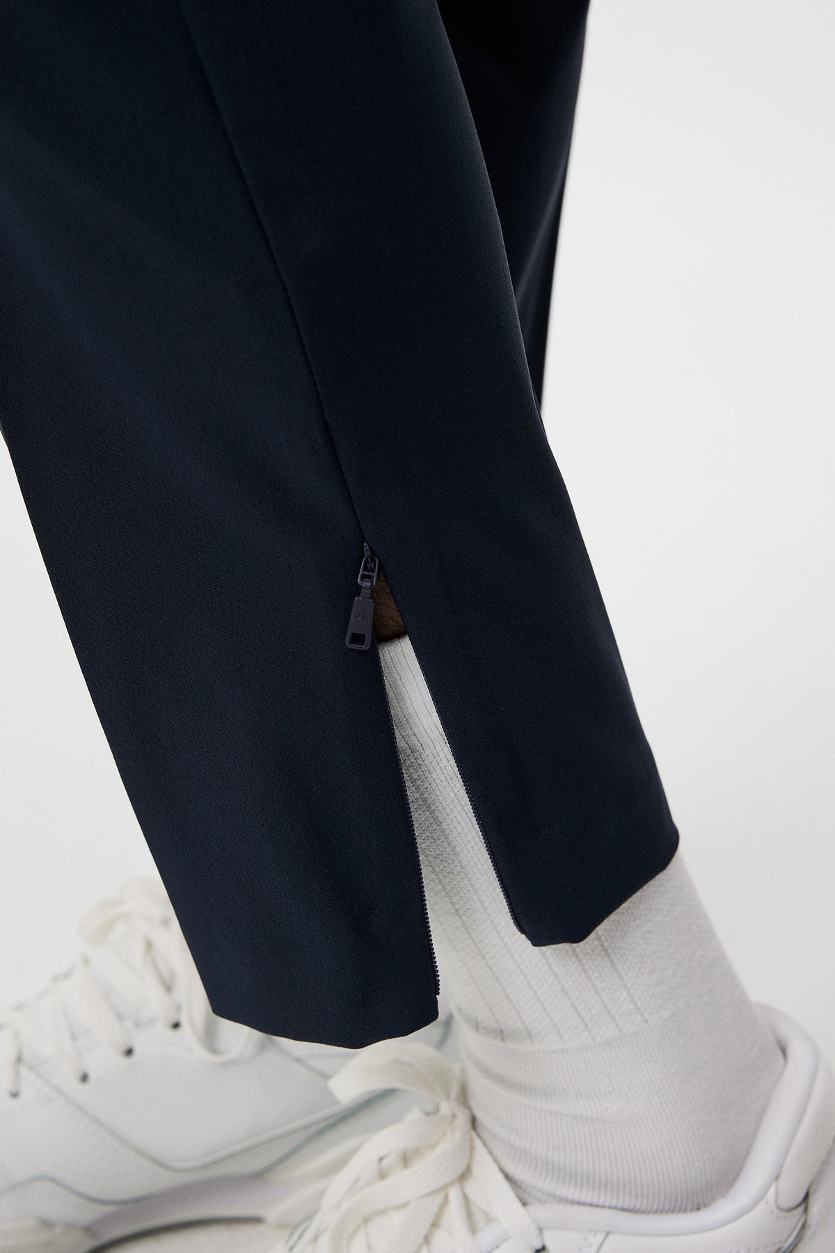 Pia Pant in JL Navy by J.Lindeberg
