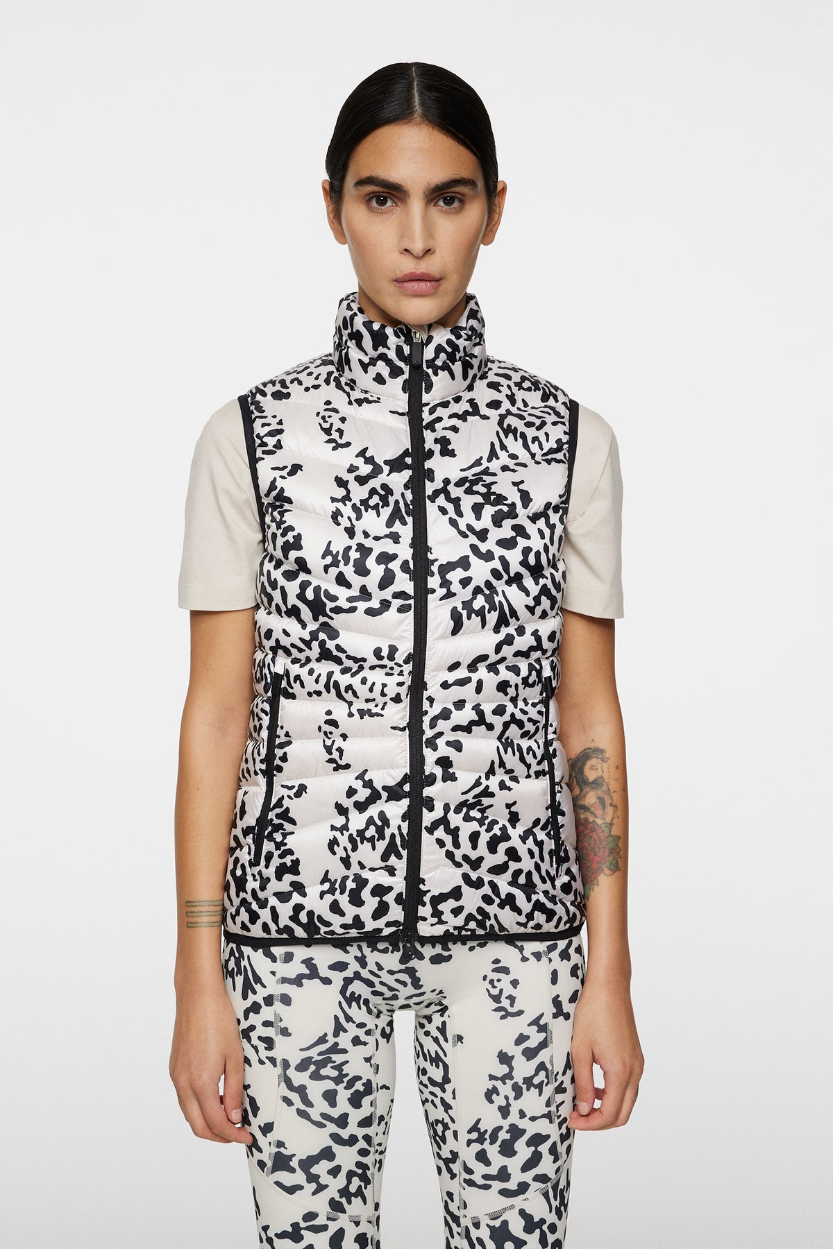 Lara Light Down Vest Print in Snake Rock Moonbeam M by J.Lindeberg