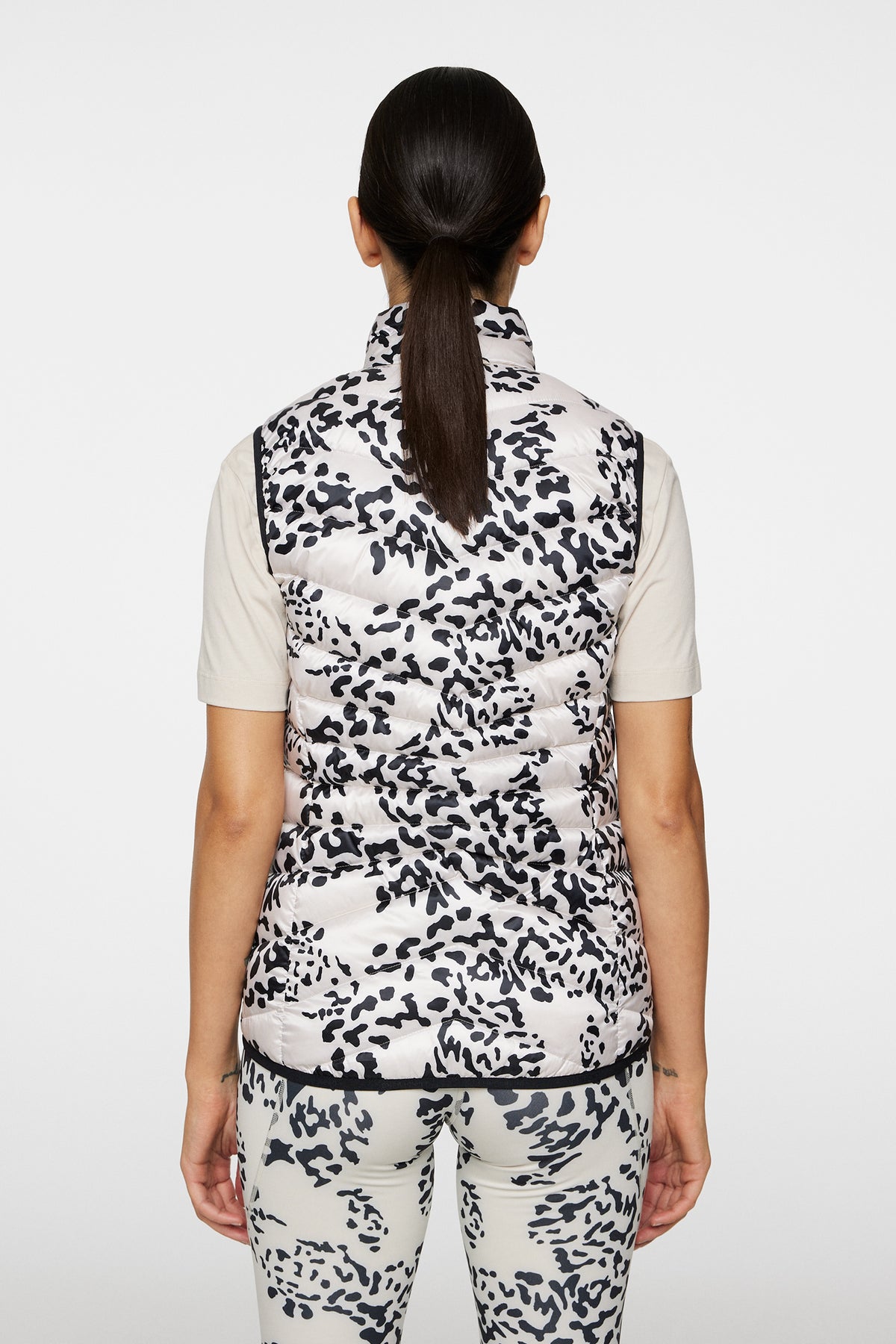 Lara Light Down Vest Print in Snake Rock Moonbeam M by J.Lindeberg