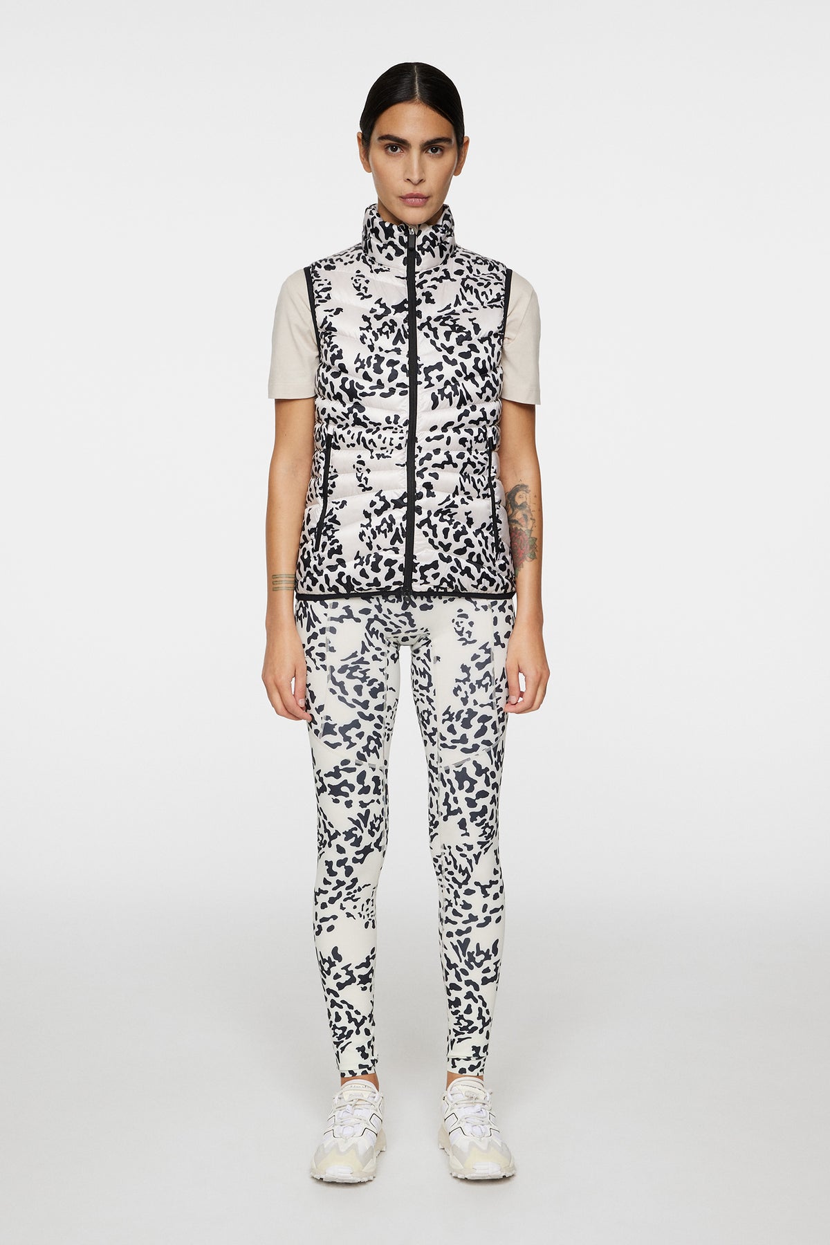 Lara Light Down Vest Print in Snake Rock Moonbeam M by J.Lindeberg