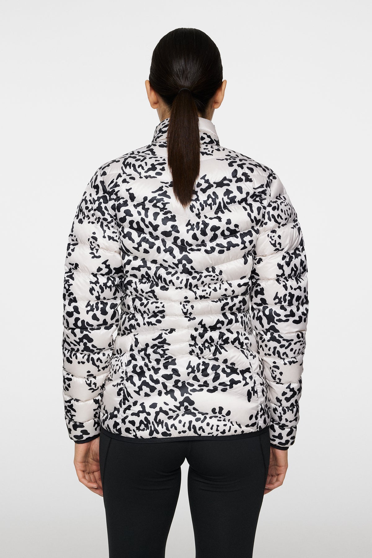 Lara Light Down Jacket Print in Snake Rock Moonbeam M by J.Lindeberg