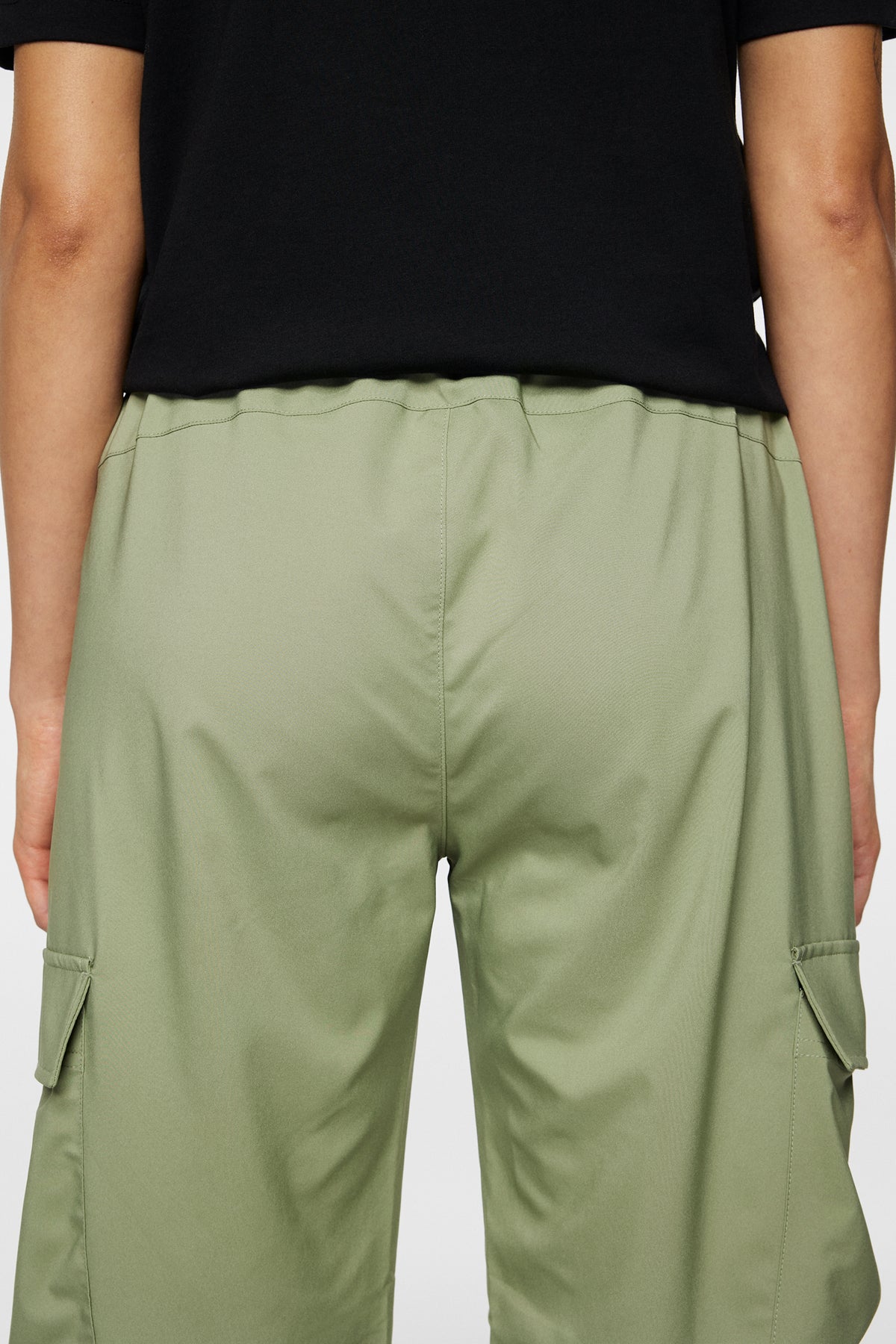 Novia Pro Pack Pant in Oil Green by J.Lindeberg