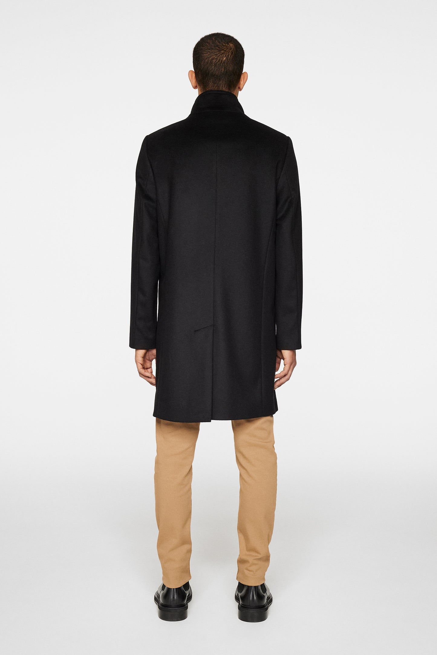 Jesse Melton Cashmere coat in Black by J.Lindeberg