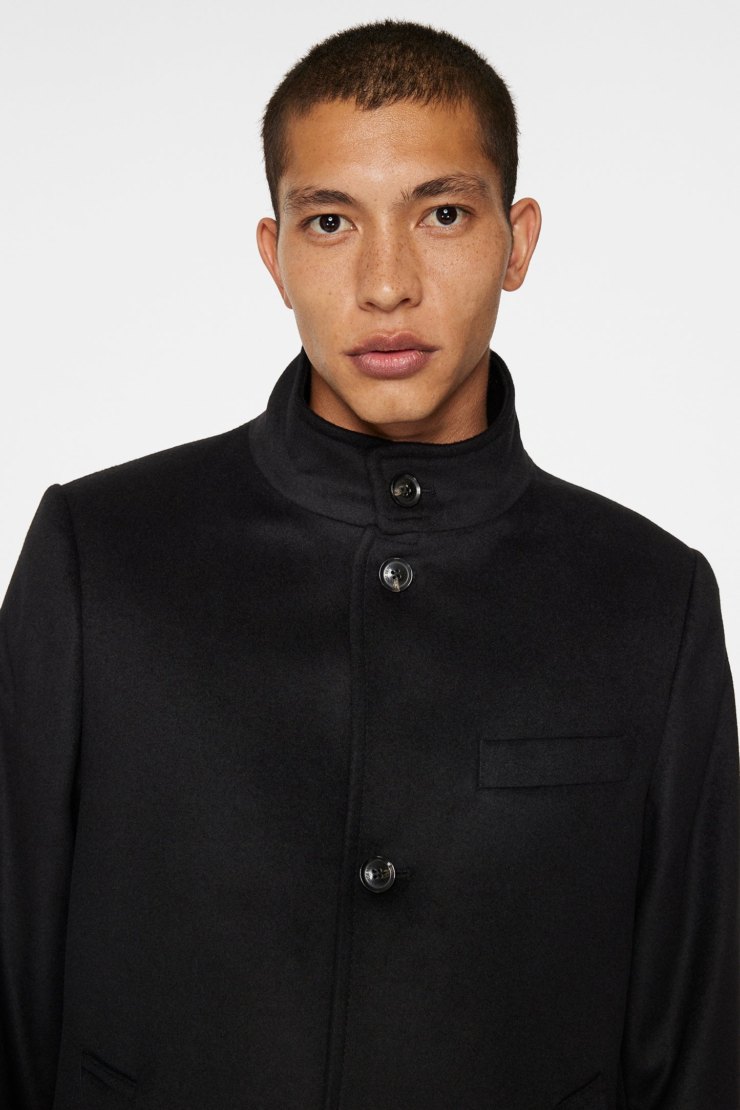 Jesse Melton Cashmere coat in Black by J.Lindeberg