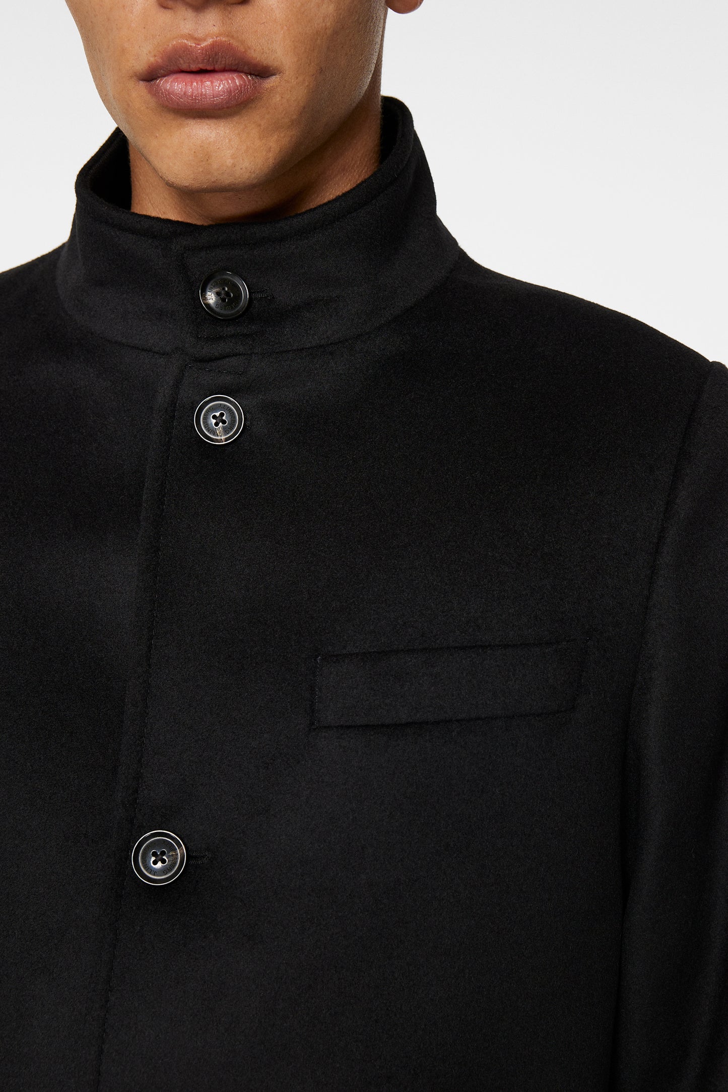 Jesse Melton Cashmere coat in Black by J.Lindeberg