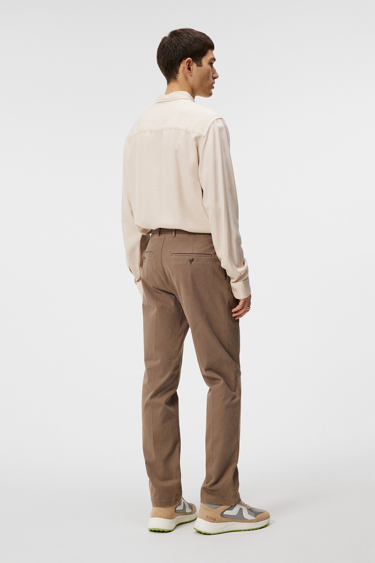 Lois Twill Flex Pants in Walnut by J.Lindeberg