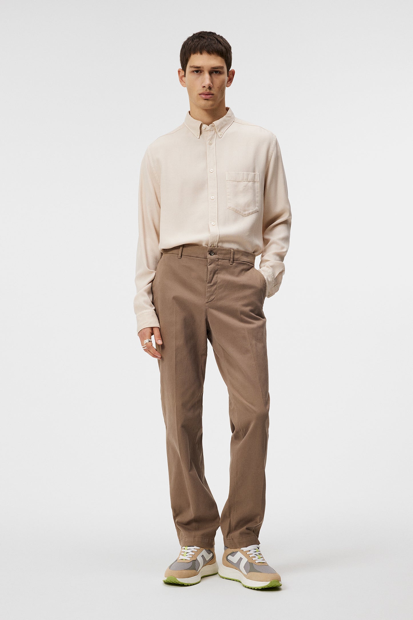Lois Twill Flex Pants in Walnut by J.Lindeberg