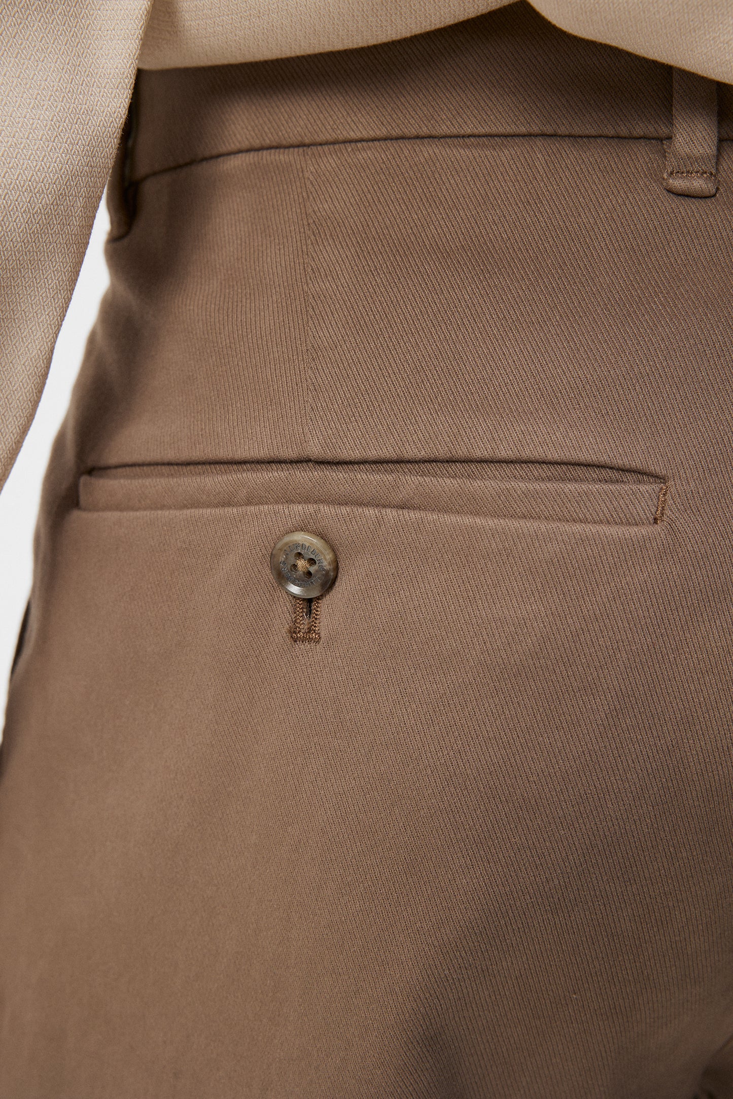 Lois Twill Flex Pants in Walnut by J.Lindeberg