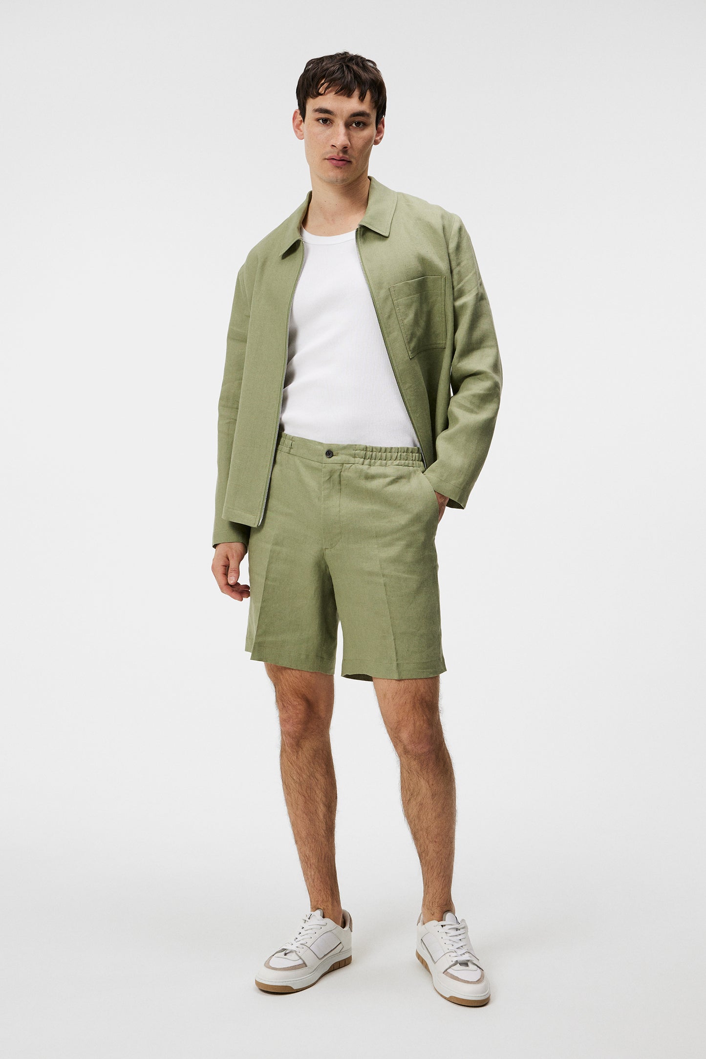 Baron Linen Shorts in Oil Green by J.Lindeberg