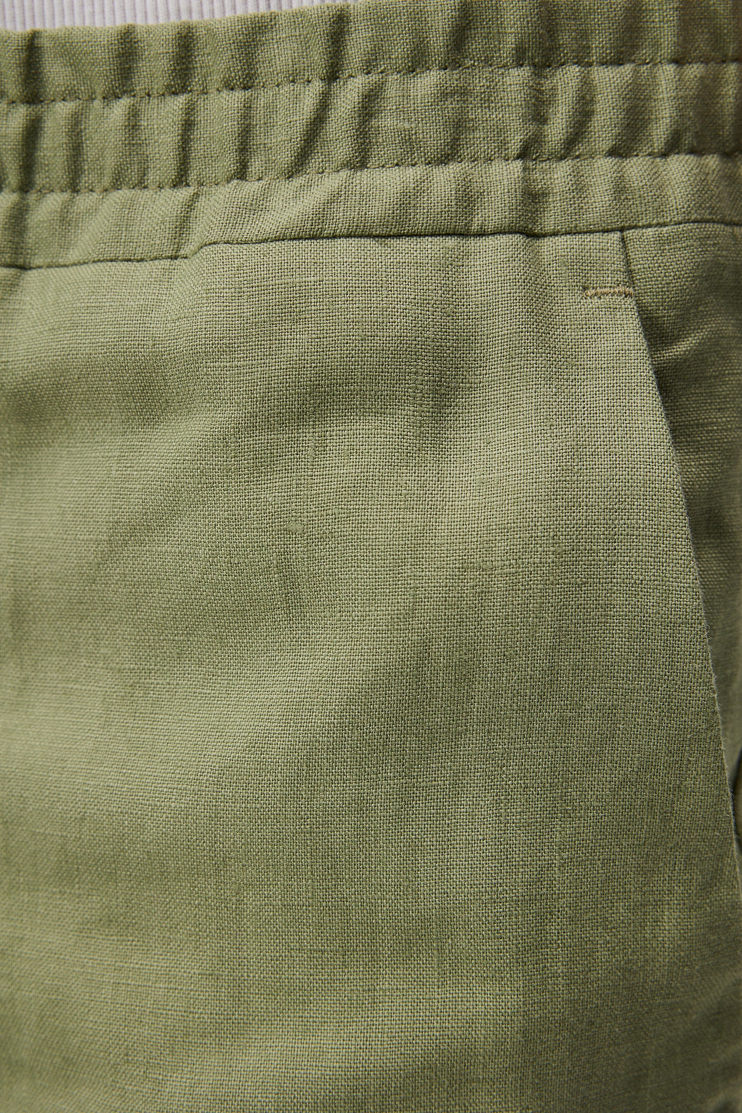 Baron Linen Shorts in Oil Green by J.Lindeberg