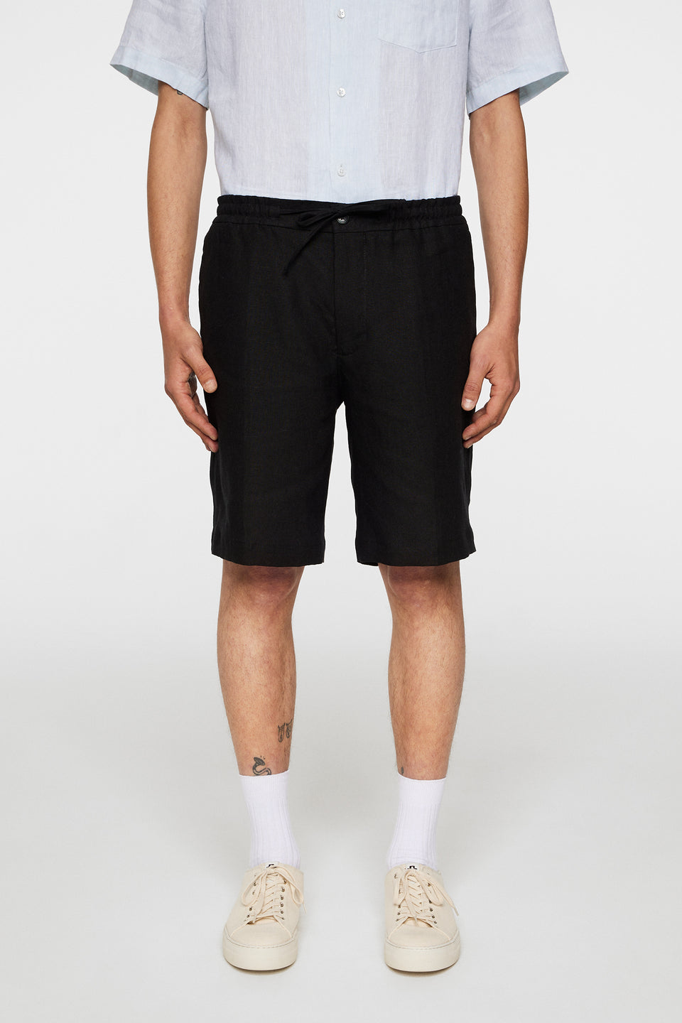 Brady Drape Linen Shorts / Black