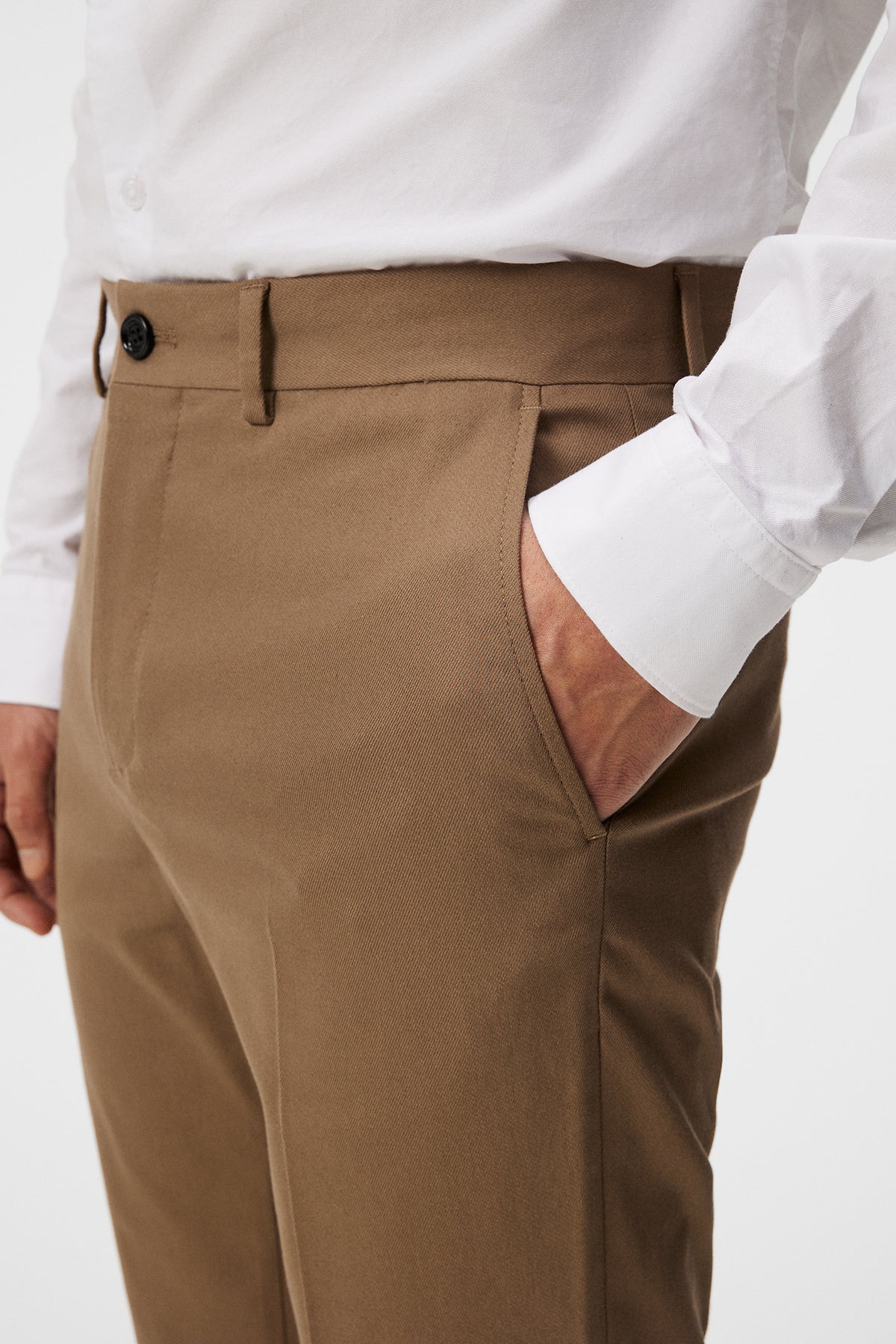 Lois Cotton Twill Pant in Walnut by J.Lindeberg