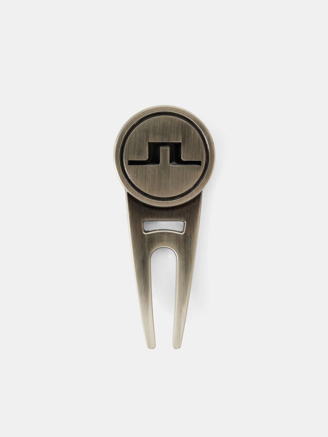 Divot Tool