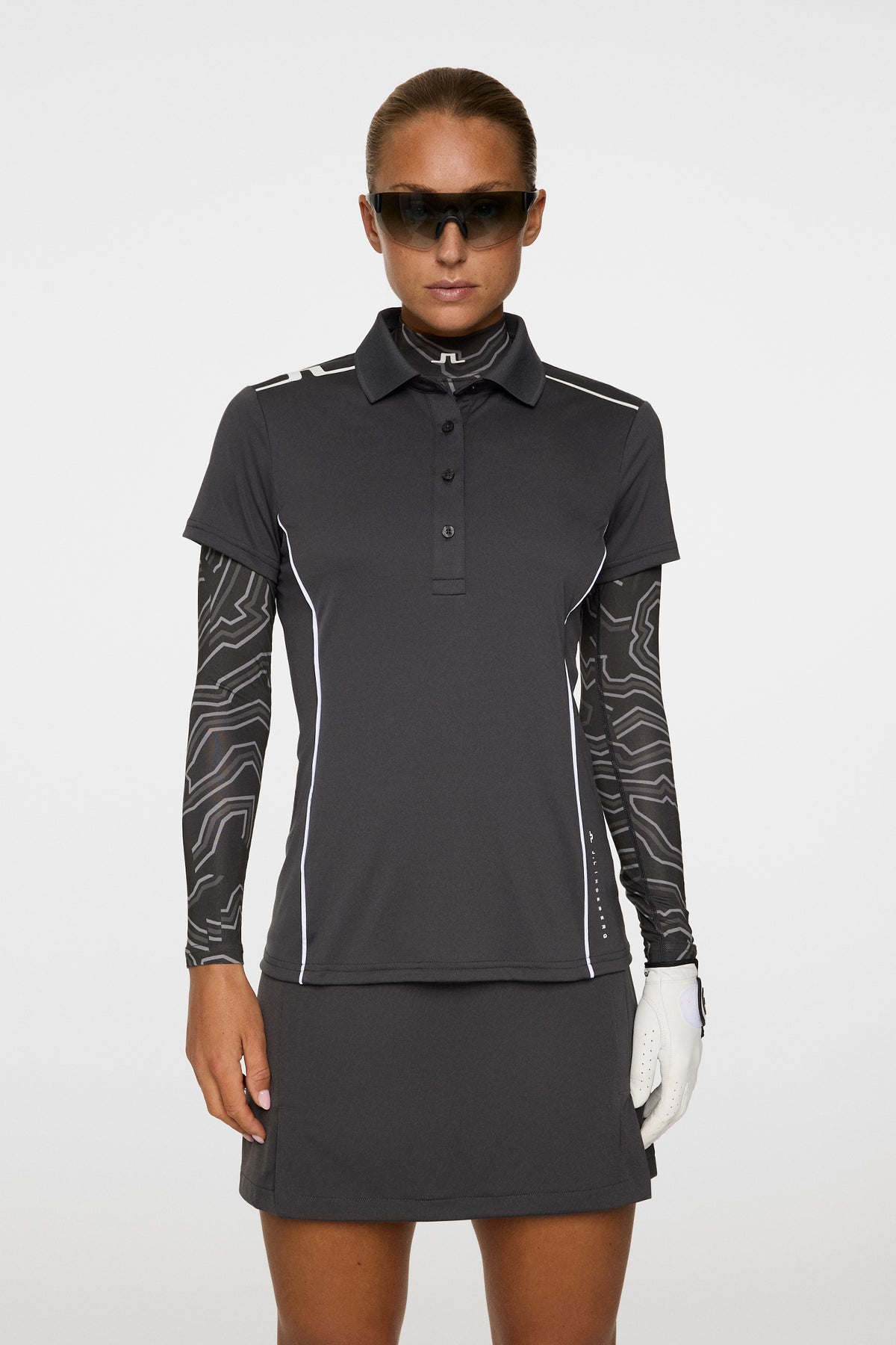 Leyla Polo in Asphalt by J.Lindeberg