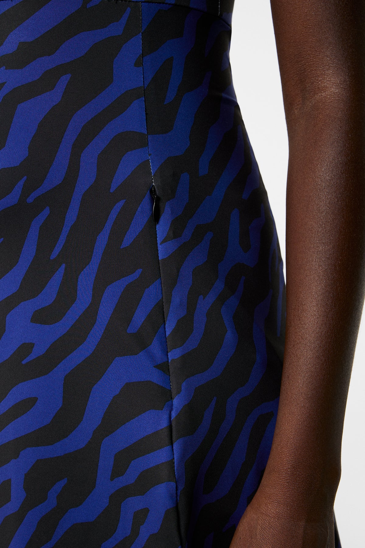 Cora Print Dress in Tour Tiger Clematis M by J.Lindeberg